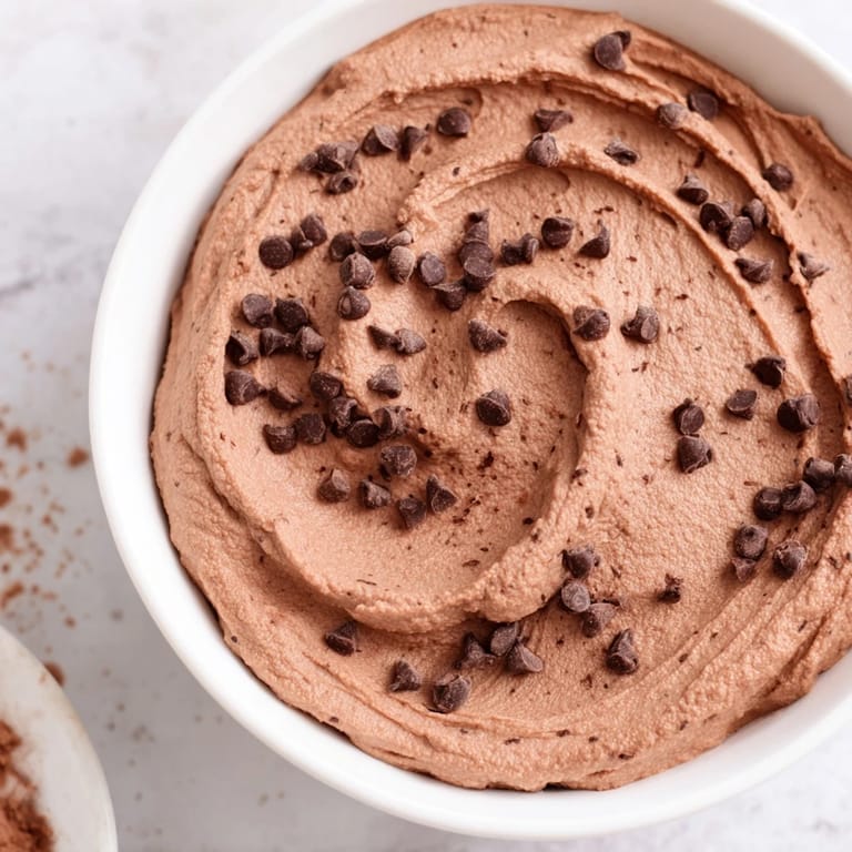 Creamy and sweet chocolate hummus, perfect for a vegan dessert and easy to make in minutes today.
